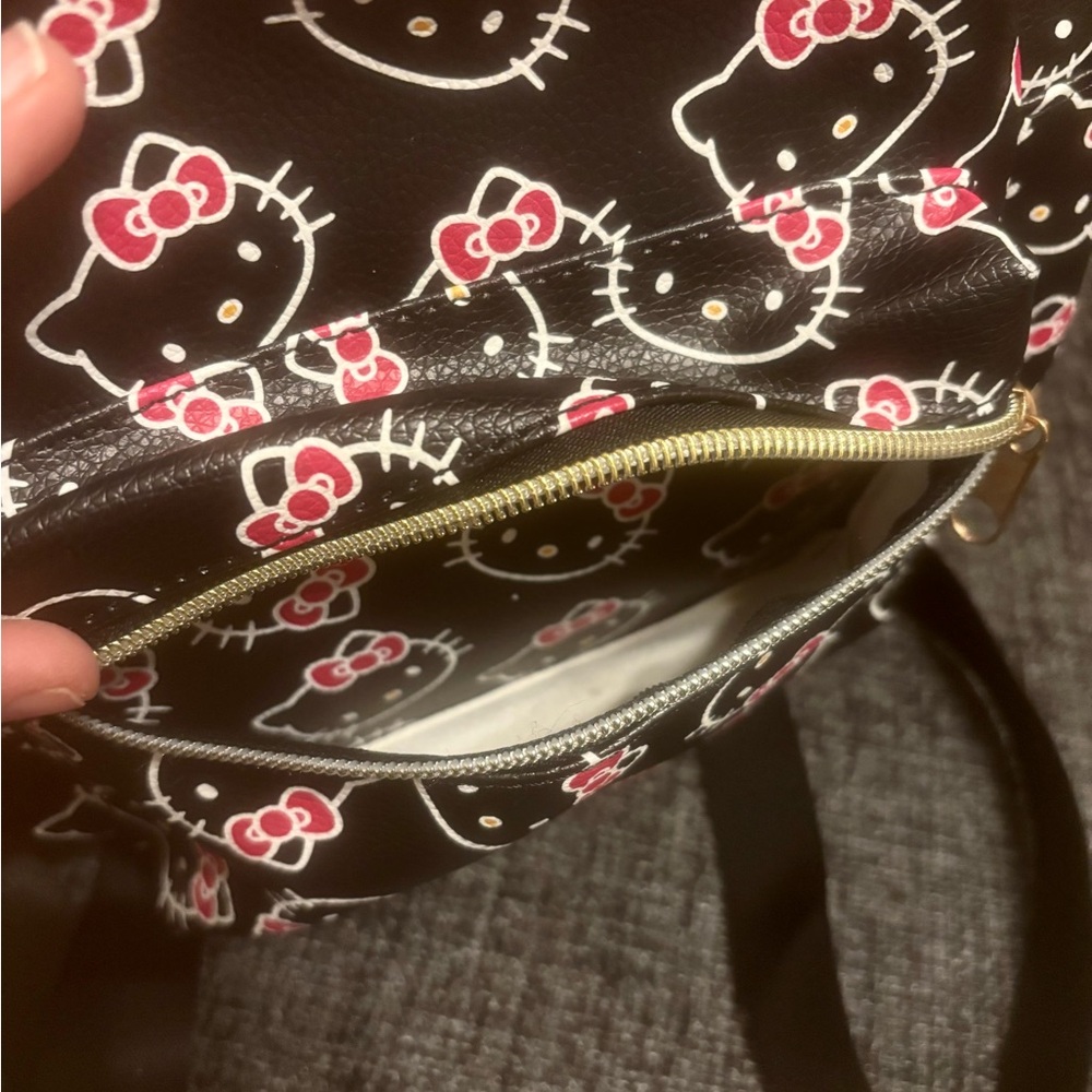 Hello Kitty Mini Backpack - Picture 5 of 10